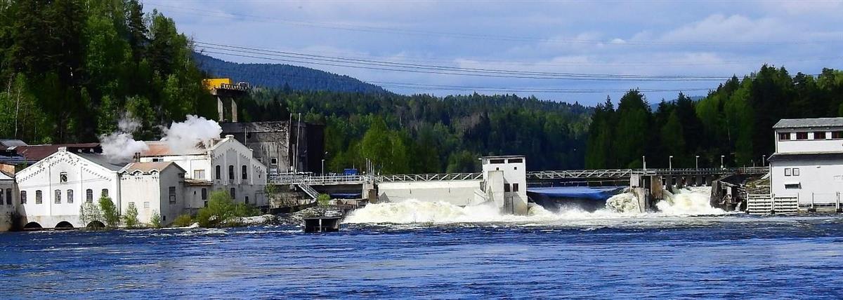 Bildet viser Hellefossen i flomsituasjon, mai 2018 - Klikk for stort bilde